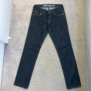 Mavi dark denim jeans in like new condition. Size 27